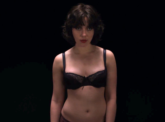 Watch Scarlett Strip Down In Under The Skin Teaser E News France 